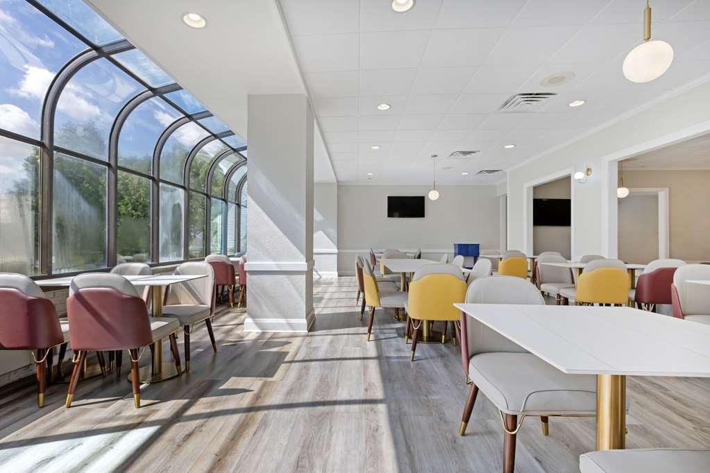 The Lux Hotel & Conference Center, Ascend Hotel Collection ウォータールー レストラン 写真
